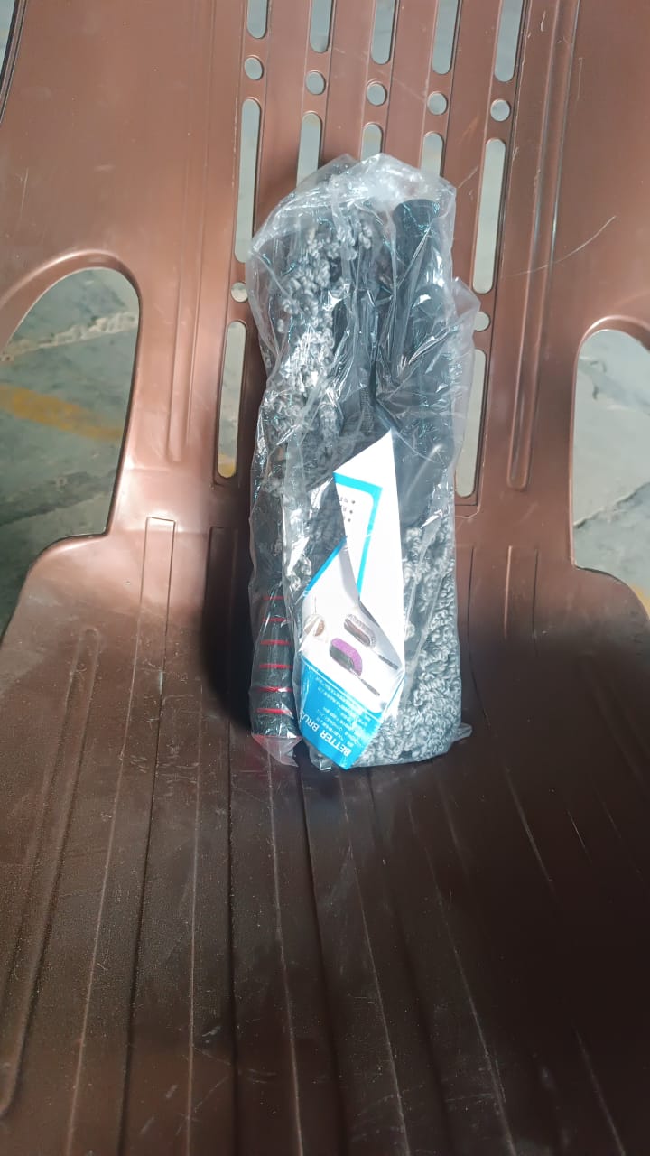 Car Dust Brush – Gentle and Efficient Cleaning Tool for Interior and Exterior (1 Pc) Car Dust Brush – Gentle and Efficient Cleaning Tool for Interior and Exterior (1 Pc)